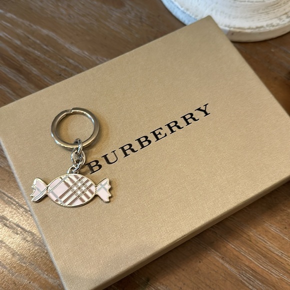 Burberry leather notebook and vintage key chain - Picture 4 of 12